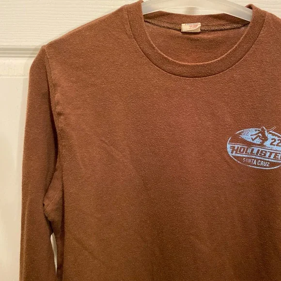 Vintage Hollister Brown Long sleeve t-shirt with blue surfer image - Unisex S - Picture 3 of 7